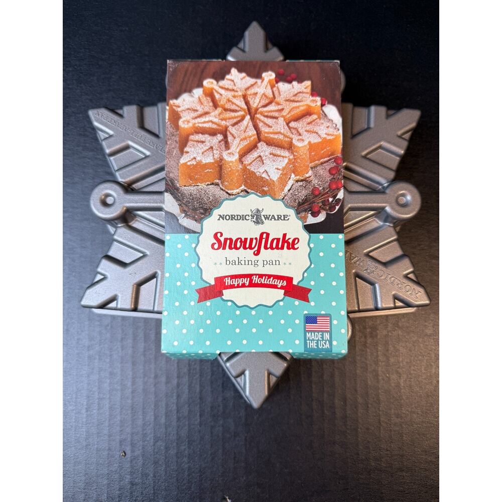 Nordic Ware Snowflake Pull-Apart Cast Aluminum NWT U.S.A.